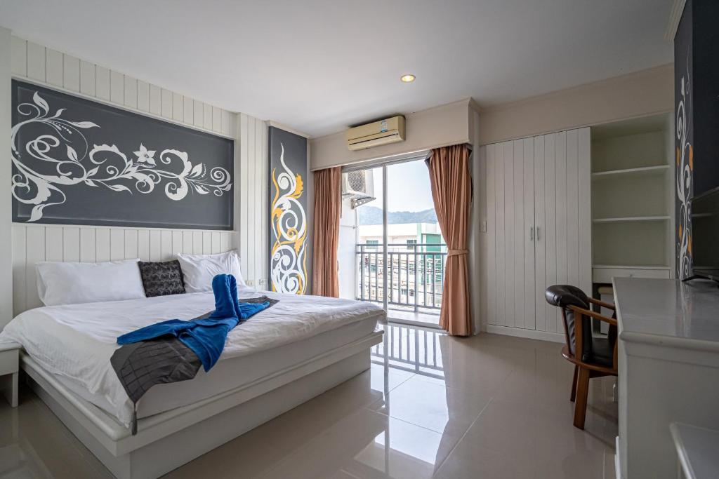 Santi White House Patong