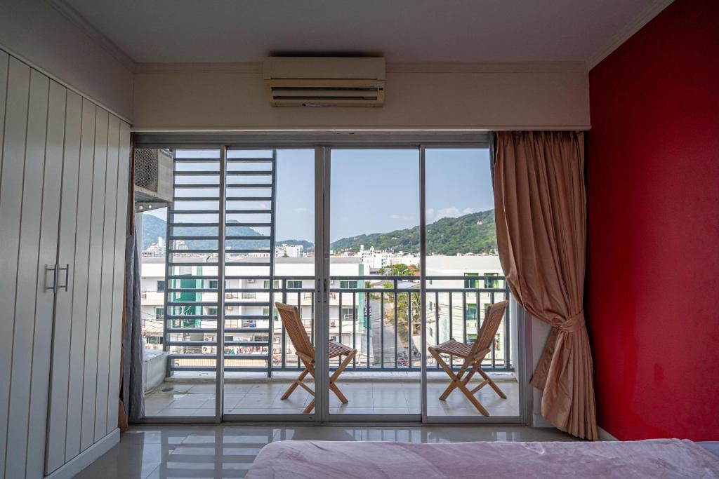 Santi White House Patong