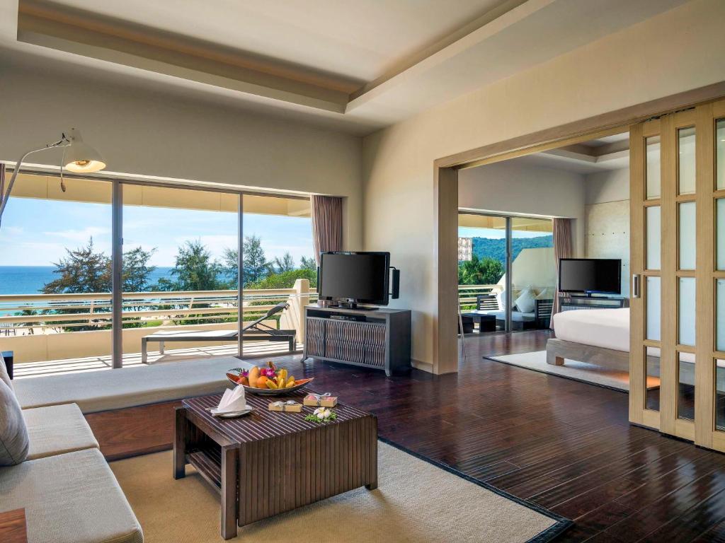 Pullman Phuket Karon Beach Resort