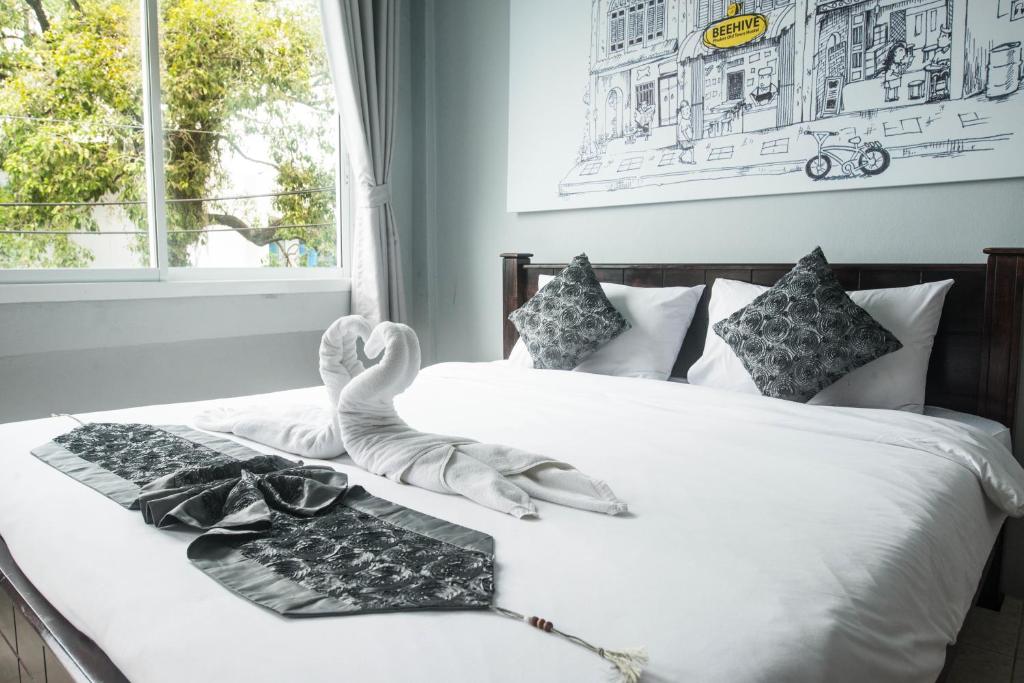 Beehive Phuket Old Town Hostel