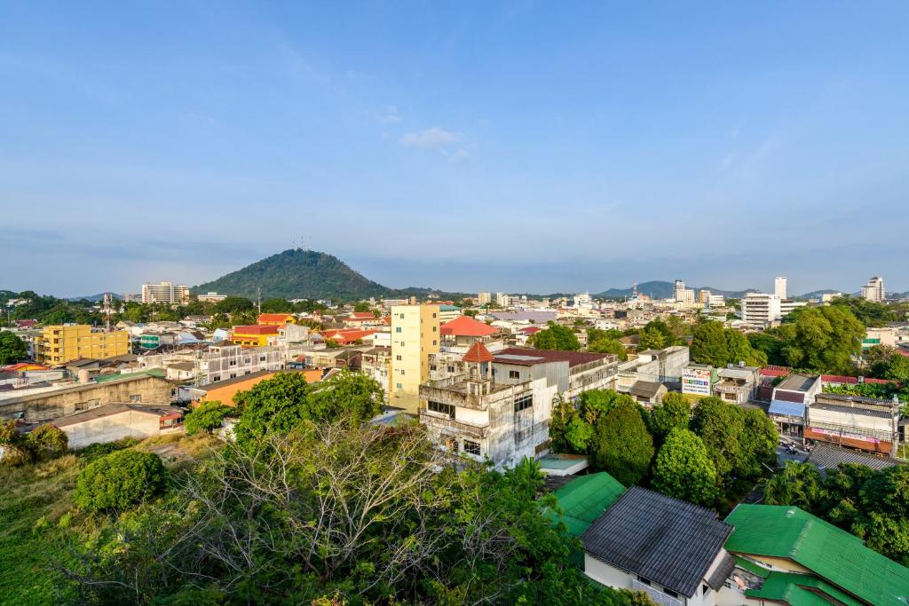 The Topaz Residence Phuket Town
