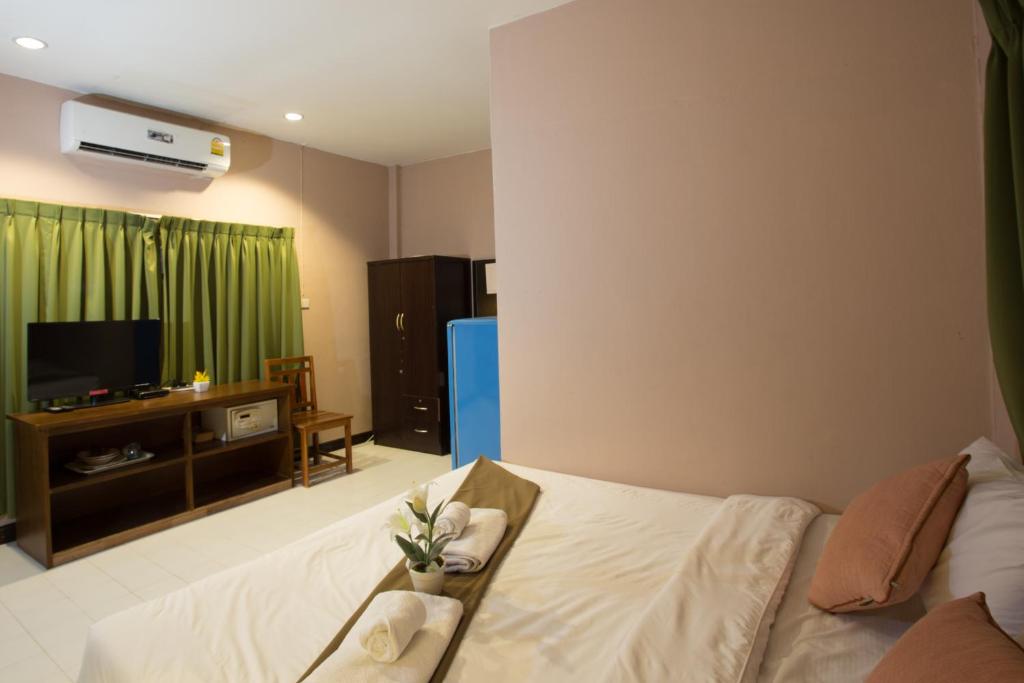 Kata Beachwalk Hotel and Bungalows