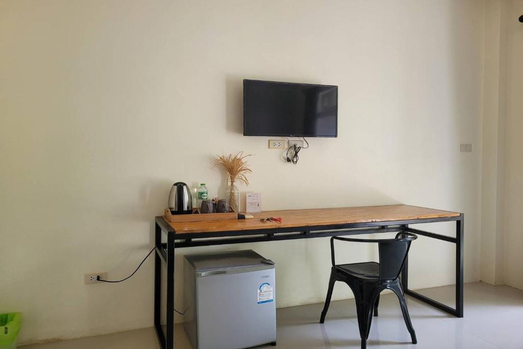 Snooze Inn Phuket - Free Shuttle to Bang Rong Pier