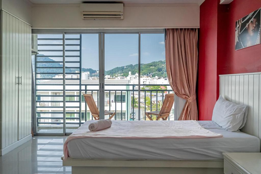 Santi White House Patong