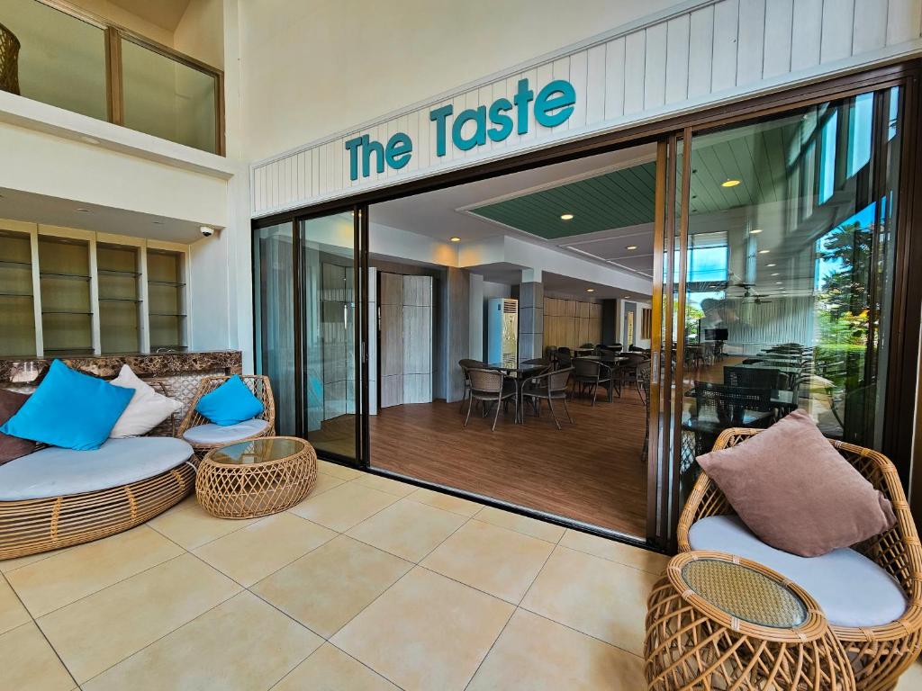 Recenta Suite Phuket Suanluang