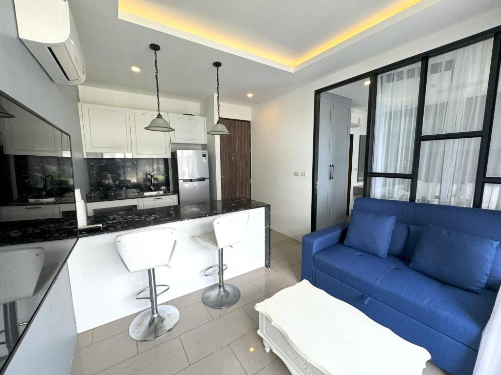 Apartment at Palmyrah Surin by Lofty