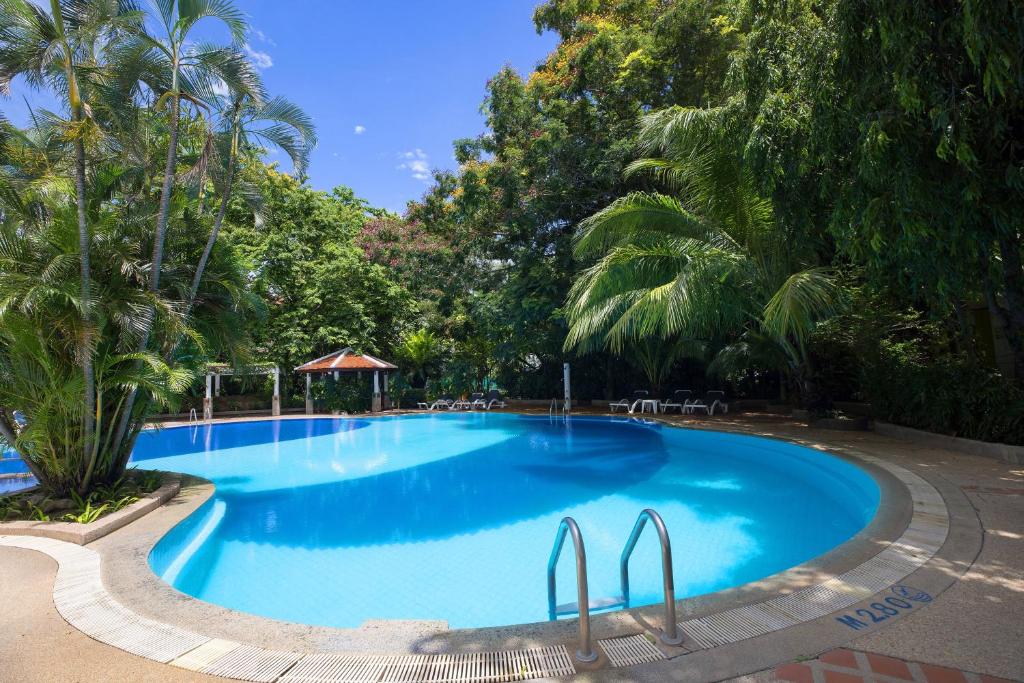 Chic Design & Full Seaview 2BR Karon Condo 16C, near Beach Chic Design & Full Seaview 2BR Karon Condo 16C, near Beach