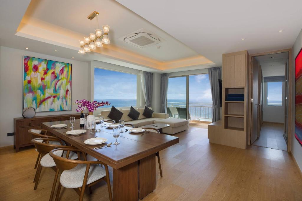 Chic Design & Full Seaview 2BR Karon Condo 16C, near Beach Chic Design & Full Seaview 2BR Karon Condo 16C, near Beach