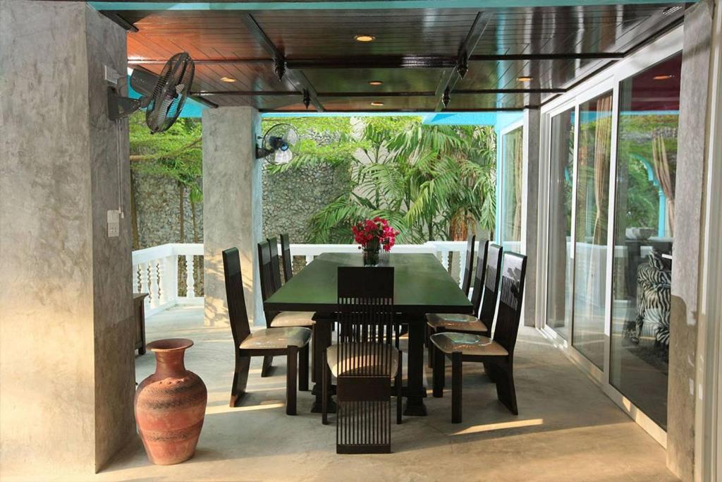 Baan Heaven / Patong Beach Pool Villa Sleeps up to 15 Baan Heaven / Patong Beach Pool Villa Sleeps up to 15