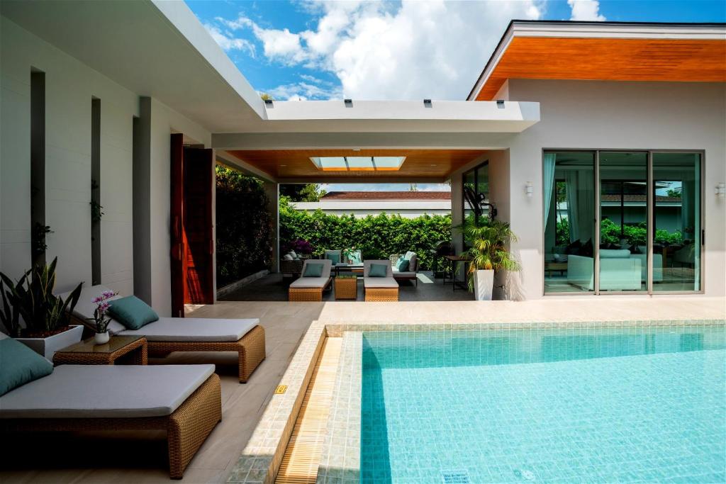 Villa Mimosa III: Spacious 4 Bedroom Private pool Villa