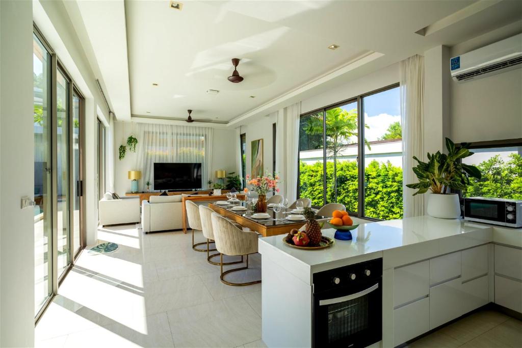 Villa Mimosa III: Spacious 4 Bedroom Private pool Villa
