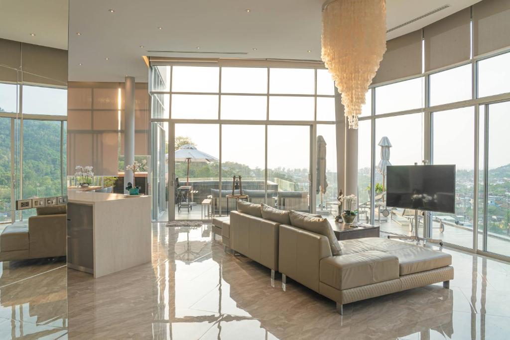 360* Ultimate Penthouse Entire TOP FLOOR and RESORT with GREAT AMENITIES