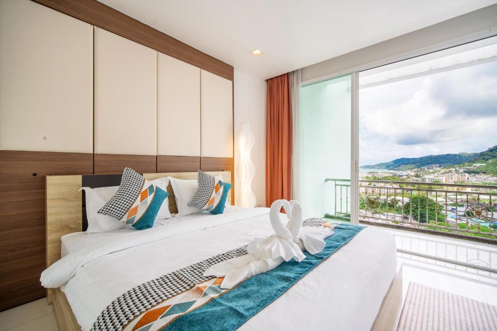 Patong villa2：四卧泳池别墅/两个海景房/近班赞酒吧街