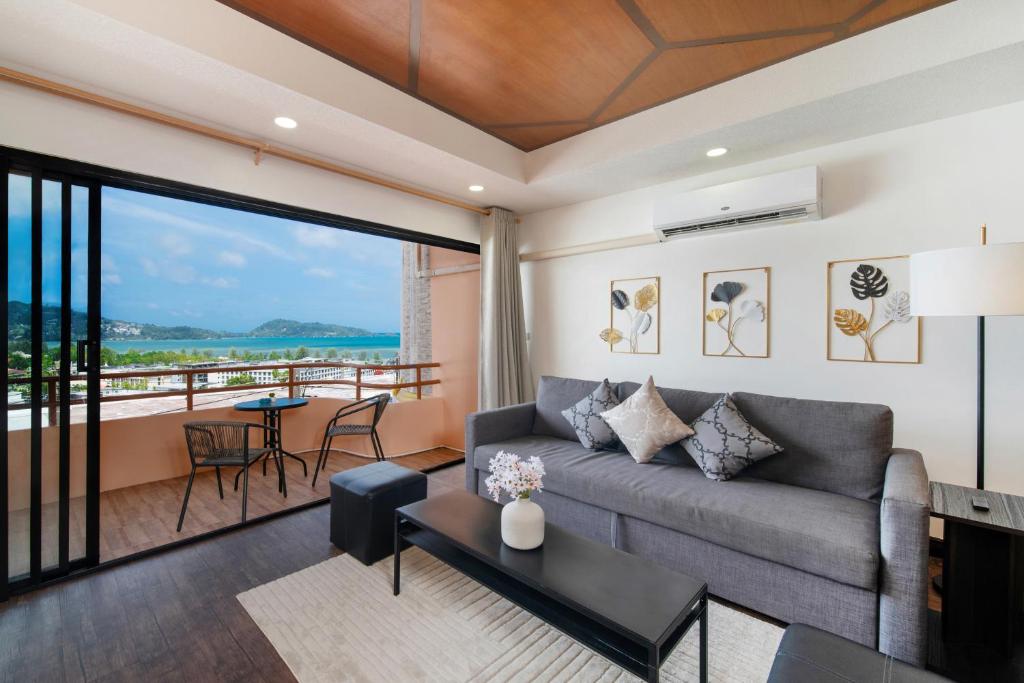 Enjoy Sunset Rainbow Alley - WOW Townhouse at Patong Hill