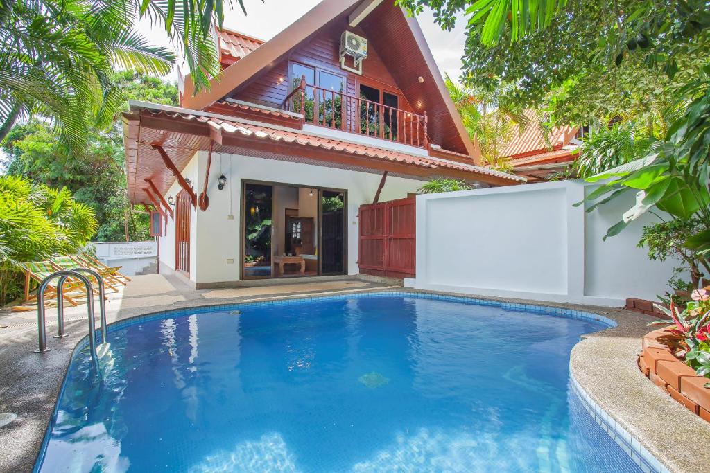 Traditional Thai Villa Nikkie in Tropical Nature, 4BR & Pool, near Rawai Beach Traditional Thai Villa Nikkie in Tropical Nature, 4BR & Pool, near Rawai Beach