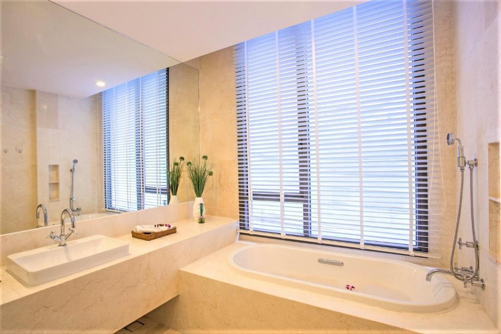 Luxury Oceanfront_pool access apartment Luxury Oceanfront_pool access apartment