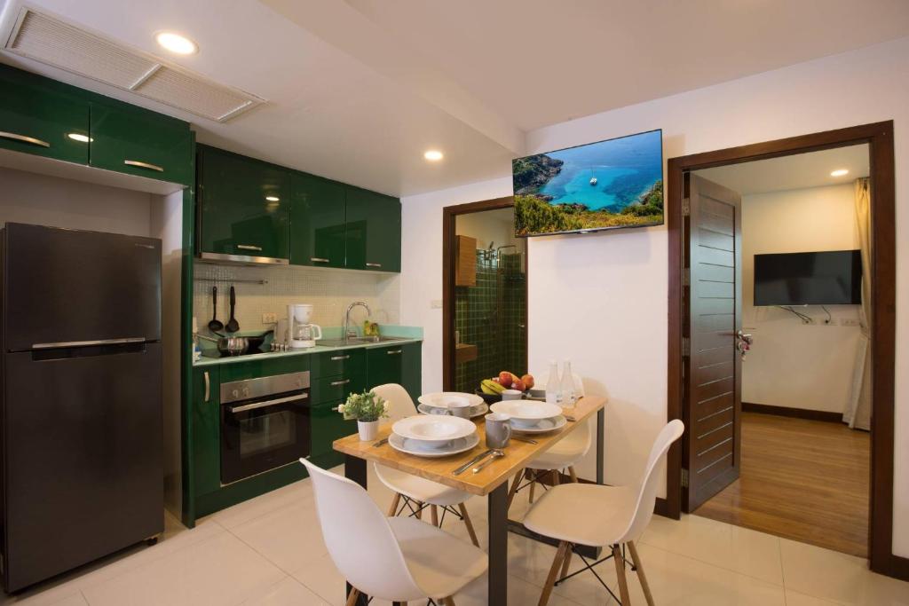 Sea View 2BR Apartment E106 with Pool Access in Karon Papillon Residence