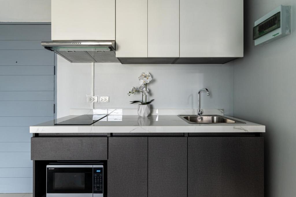 1 Bedroom Studio renovated Ratchaporn Condominium Kathu 1 Bedroom Studio renovated Ratchaporn Condominium Kathu