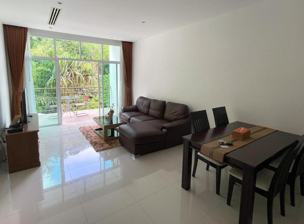 Spacious apartment Kamala Falls by Lofty