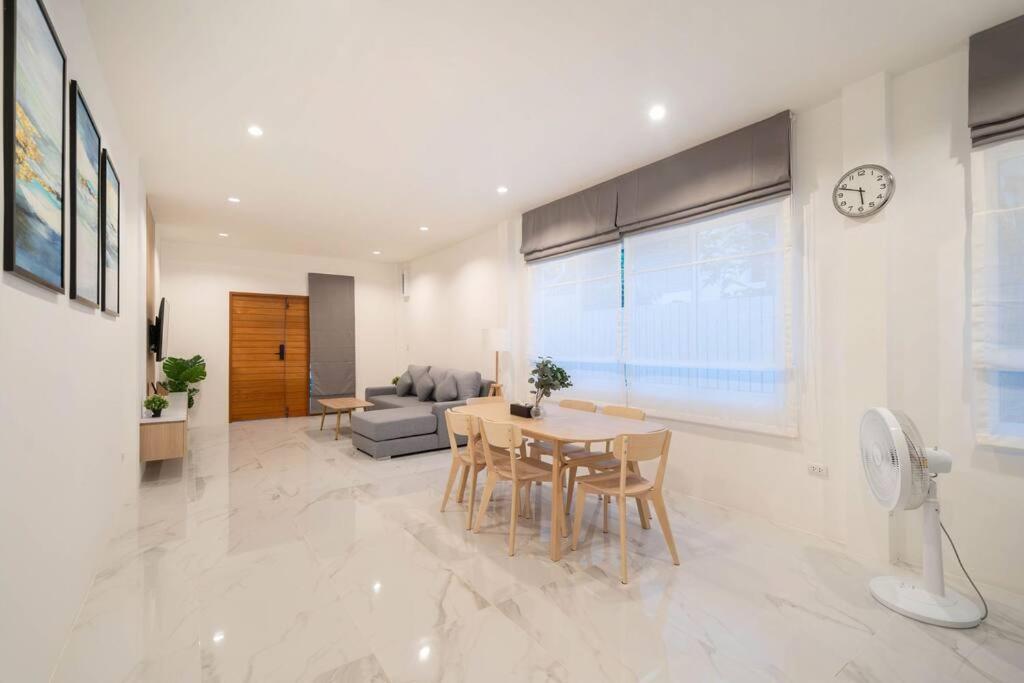 2BR townhome 300M walk to kata beach Fully equipped 2BR townhome 300M walk to kata beach Fully equipped