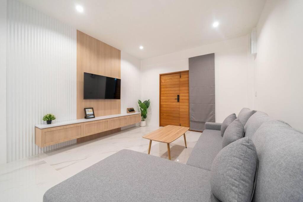 2BR townhome 300M walk to kata beach Fully equipped 2BR townhome 300M walk to kata beach Fully equipped