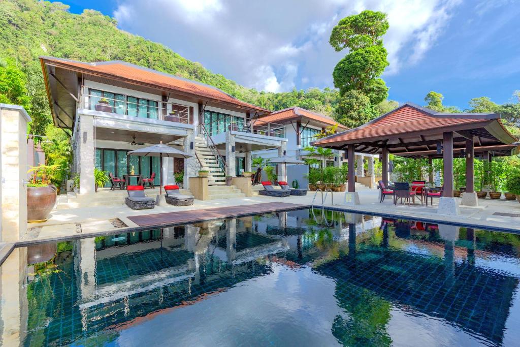 Grand Ocean Views 5BR Villa Kalim 5, Pool and Billiards, near Patong Beach