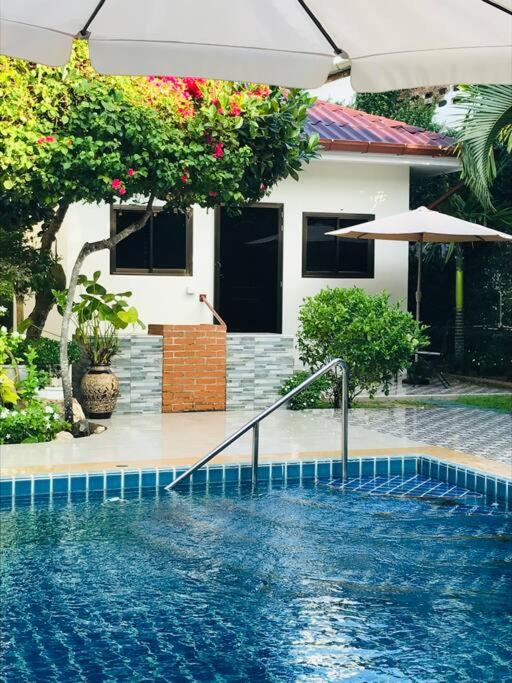 Summer House,shared pool, private bathroom and kitchen Summer House,shared pool, private bathroom and kitchen