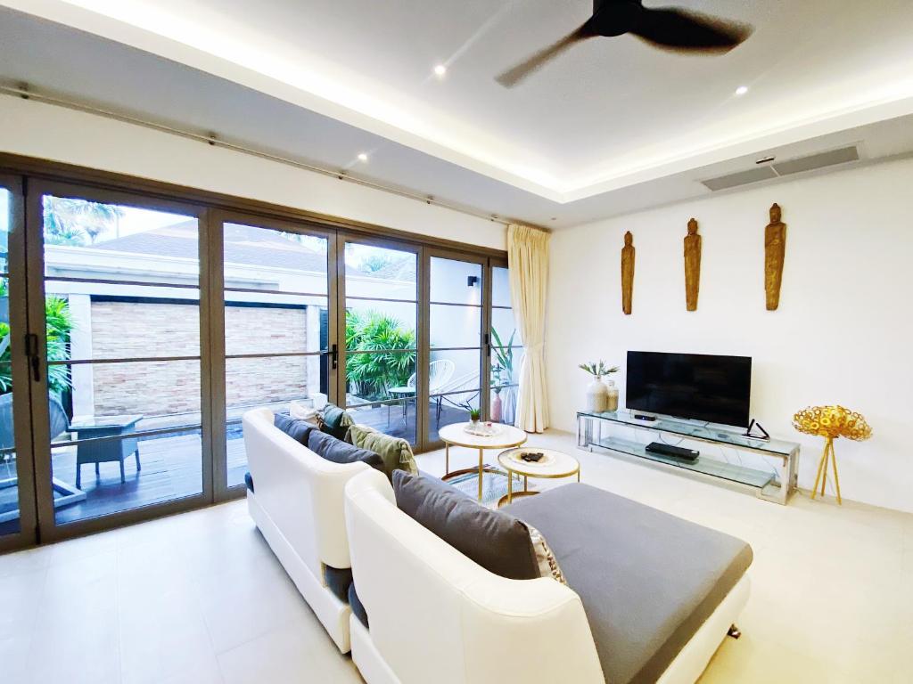 Beautiful 1br Plunge Pool Villa Walk To Bangtao Beach Beautiful 1br Plunge Pool Villa Walk To Bangtao Beach