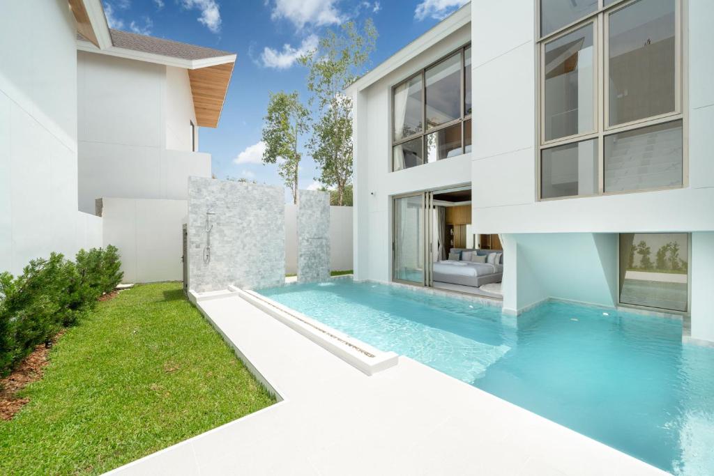 Exclusive Living in Designer 4BR Pool Villa in Lux Pride 2 V11 Residence, Near Laguna Exclusive Living in Designer 4BR Pool Villa in Lux Pride 2 V11 Residence, Near Laguna