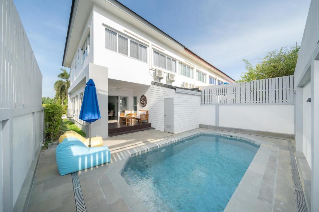 Duplex Style 3-BR Corner Private Pool Villa Duplex Style 3-BR Corner Private Pool Villa
