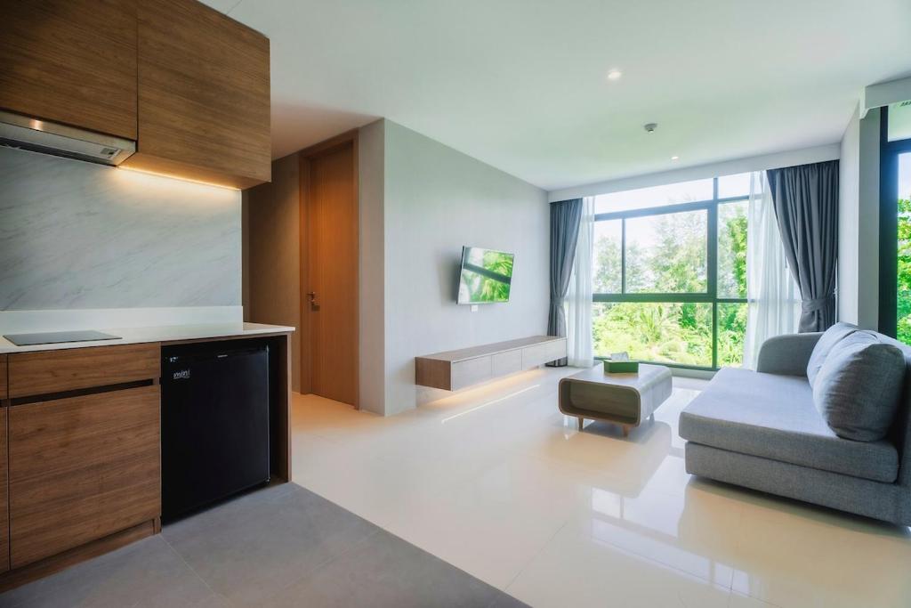 Stylish Beachfront 2BR Flat