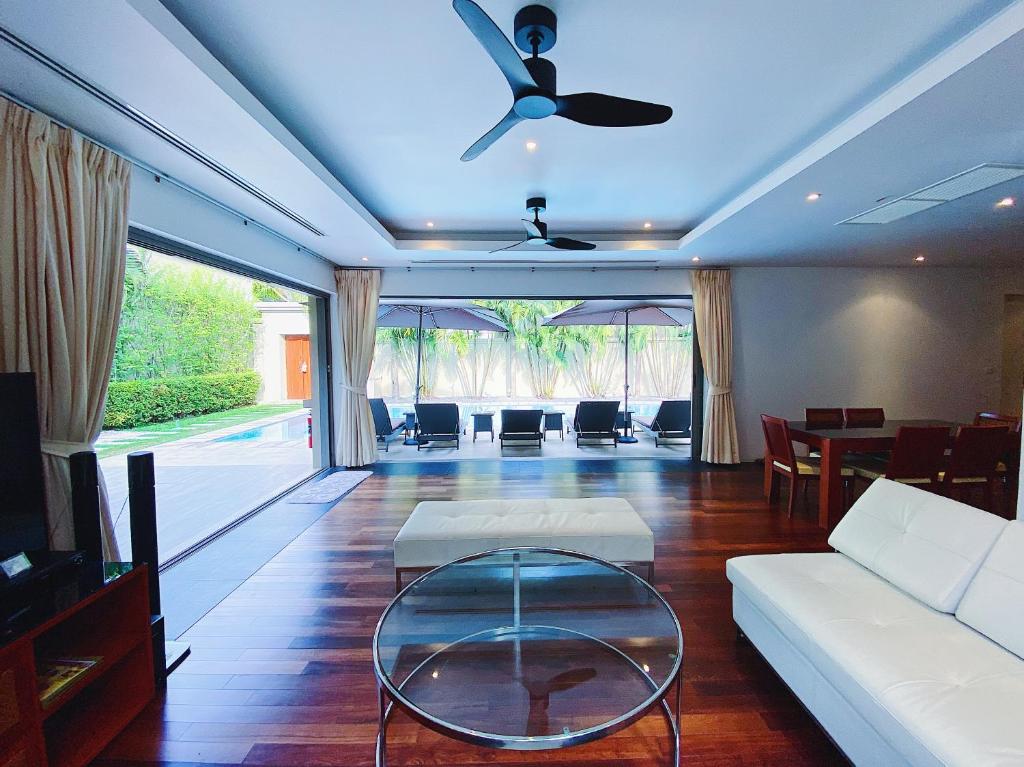 Beautiful 3br 380sqm Pool Villa Walk To Bangtao Beach and Catch club