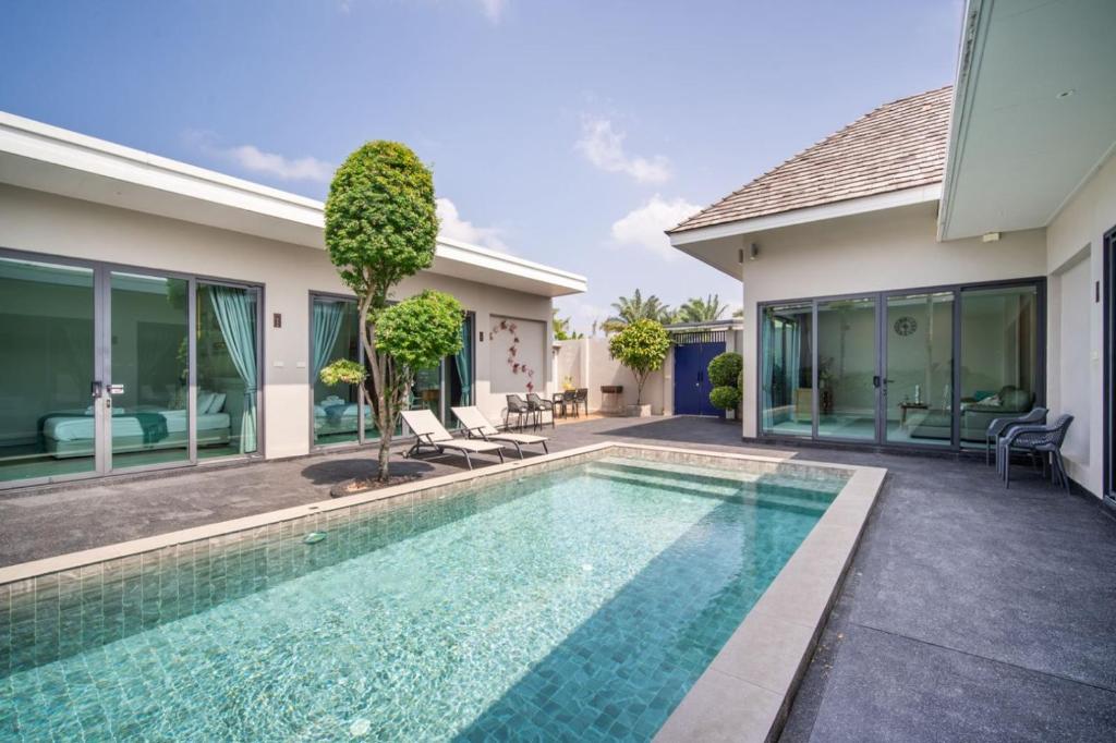 Tropical 4 Bedroom Pool Villa | Hotels Phuket