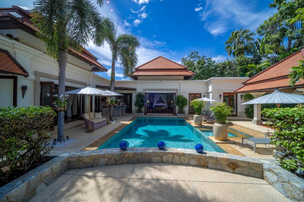 Saitaan,4BR seaside garden pool villa, Laguna area