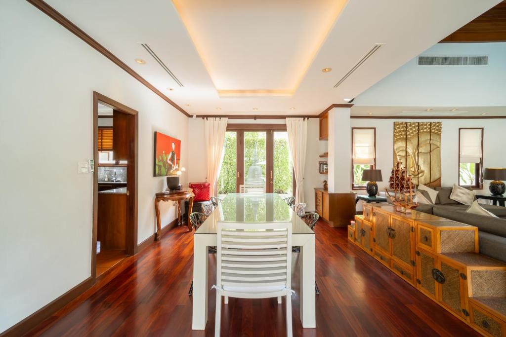 Saitaan,4BR seaside garden pool villa, Laguna area