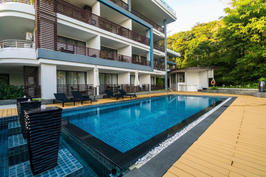 Pool view studio at Nakalay Palm by Lofty