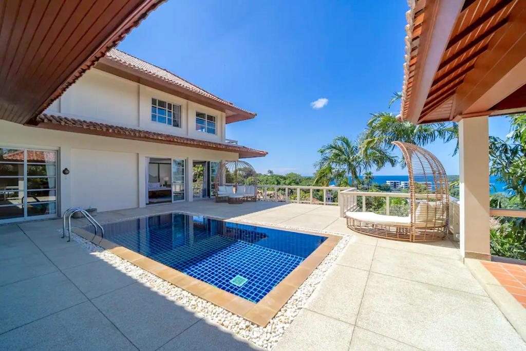 Scenic Seaview Villa Sea Dream for 9, Tennis Court, 5min walk to Kata Noi Beach