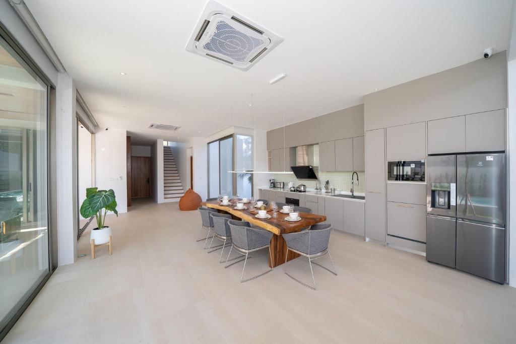 Trendy & Minimalist Design 5BR Pool Villa Trinity C1 Trendy & Minimalist Design 5BR Pool Villa Trinity C1