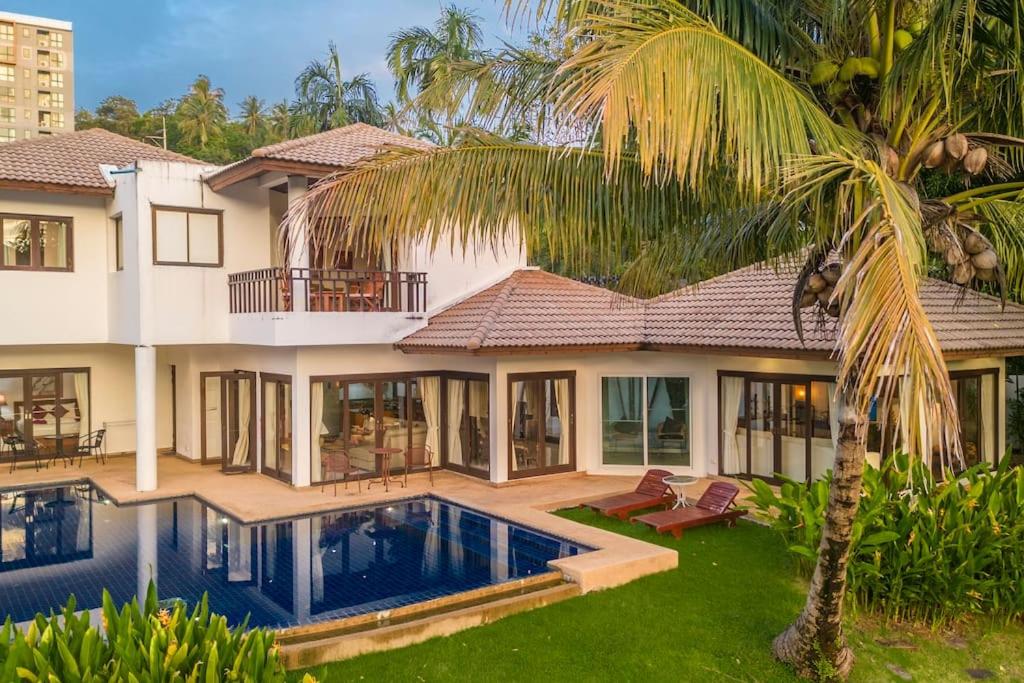 Surin 4-Bed Luxury Retreat with Private Pool V131 Surin 4-Bed Luxury Retreat with Private Pool V131