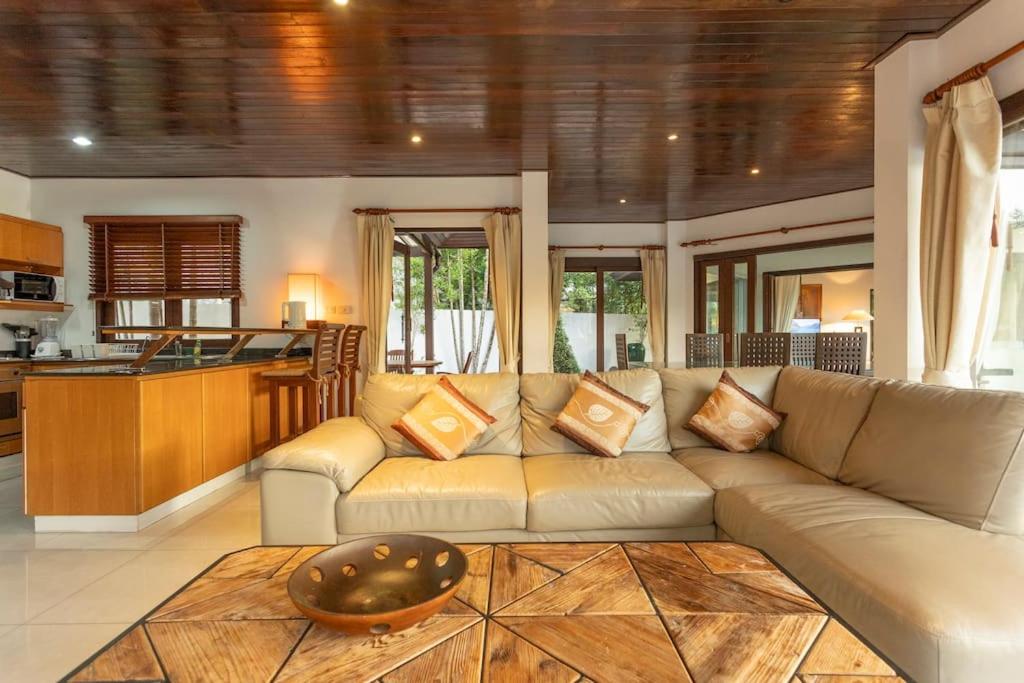 Surin 4-Bed Luxury Retreat with Private Pool V131 Surin 4-Bed Luxury Retreat with Private Pool V131