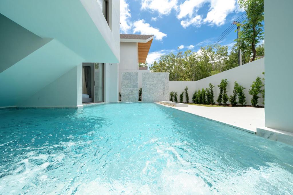 Exclusive 4BR Pool Designer Villa in Lux Pride 2 V6 Residence, Near Laguna Exclusive 4BR Pool Designer Villa in Lux Pride 2 V6 Residence, Near Laguna