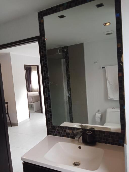 Large Corner Apartment 1BR - NV-207