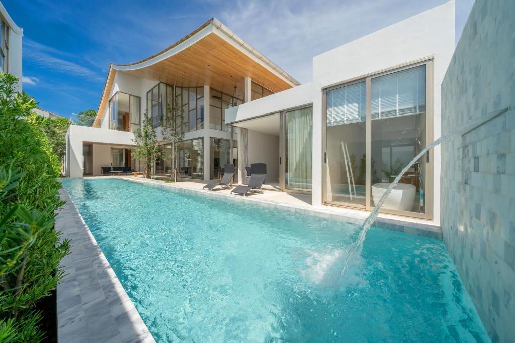 The Trinity new modern 5BR villa with 20M Pool -C1