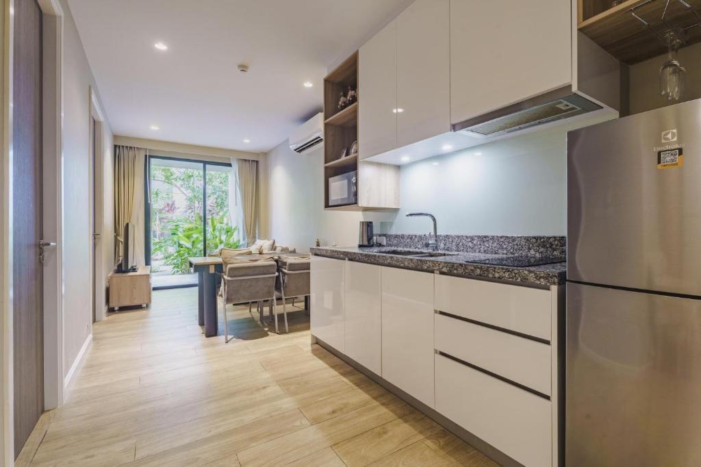 Diamond 2BR Deluxe Poolside Condo