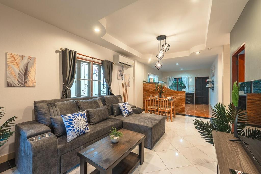 Coastline Pearl Holiday Home, Bangtao Beach