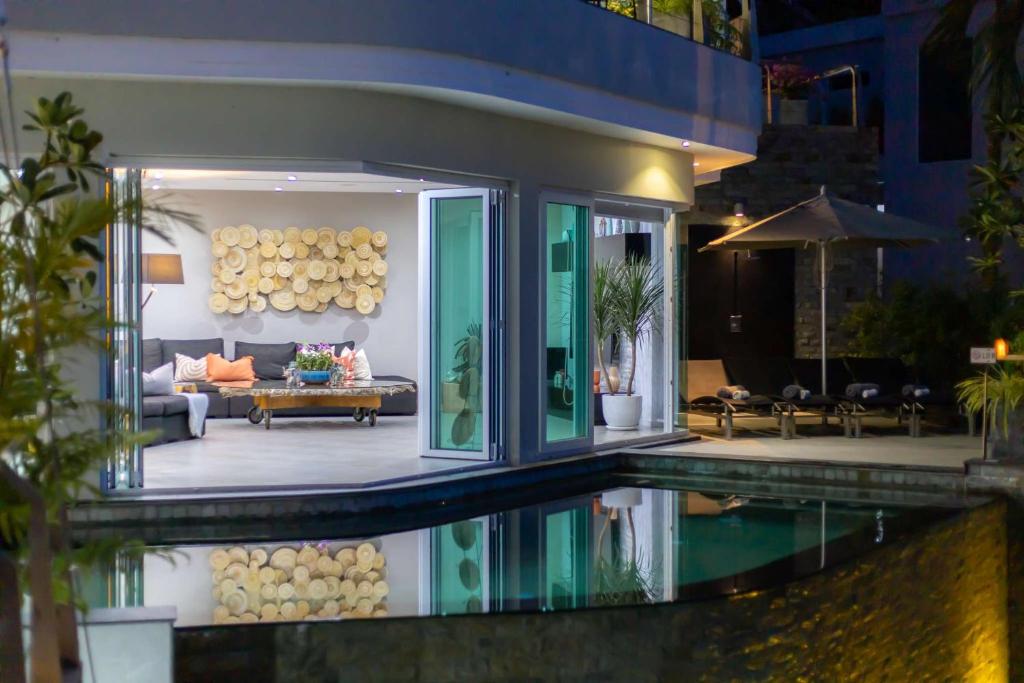 Seaview 10 bedroom villa Bangtao beach area