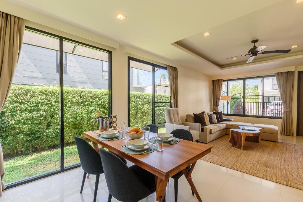 Laguna Park Townhouse by Villacarte