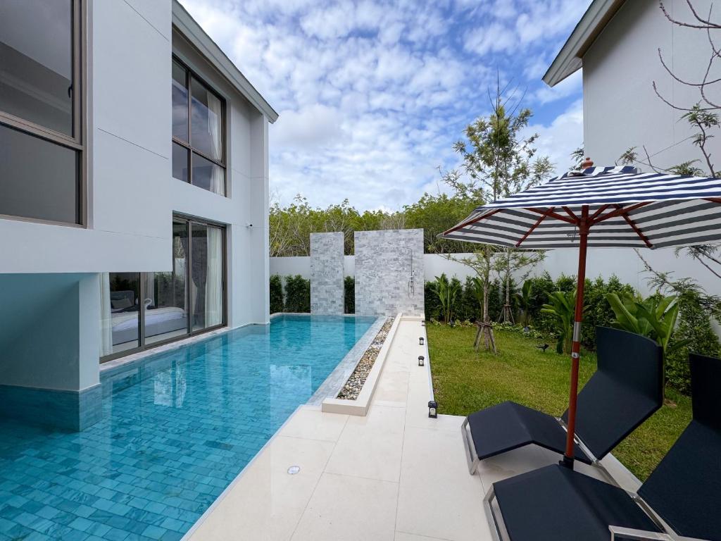 Sumptuous Duplex Pool Villa 3BR in Newly Built LuxPride 4 L12 Residence