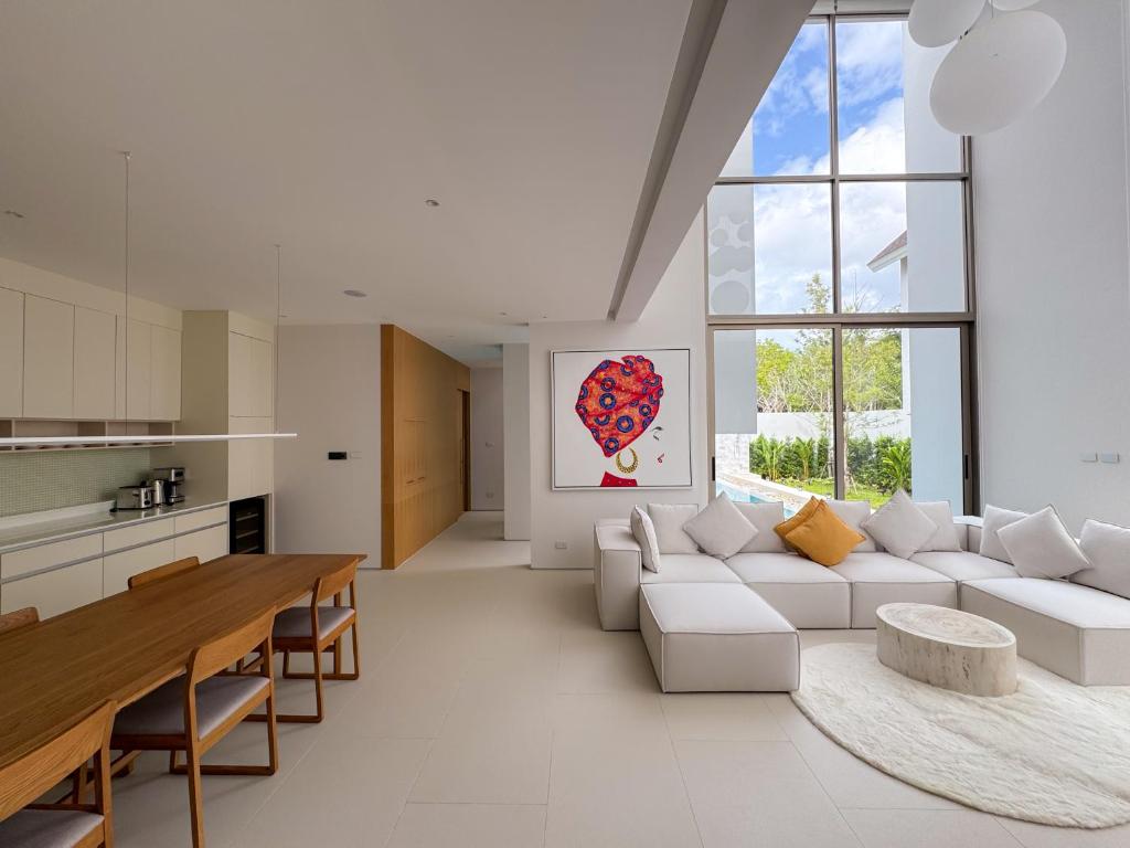 Sumptuous Duplex Pool Villa 3BR in Newly Built LuxPride 4 L12 Residence