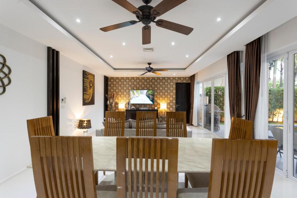 V179 Andaman Breeze 4BR Hilltop Ocean Glimpse V179 Andaman Breeze 4BR Hilltop Ocean Glimpse